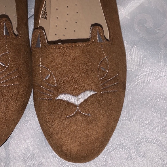 The Tog Shop Cat Loafers in Tan and Silver, size 7 M - Picture 6 of 12